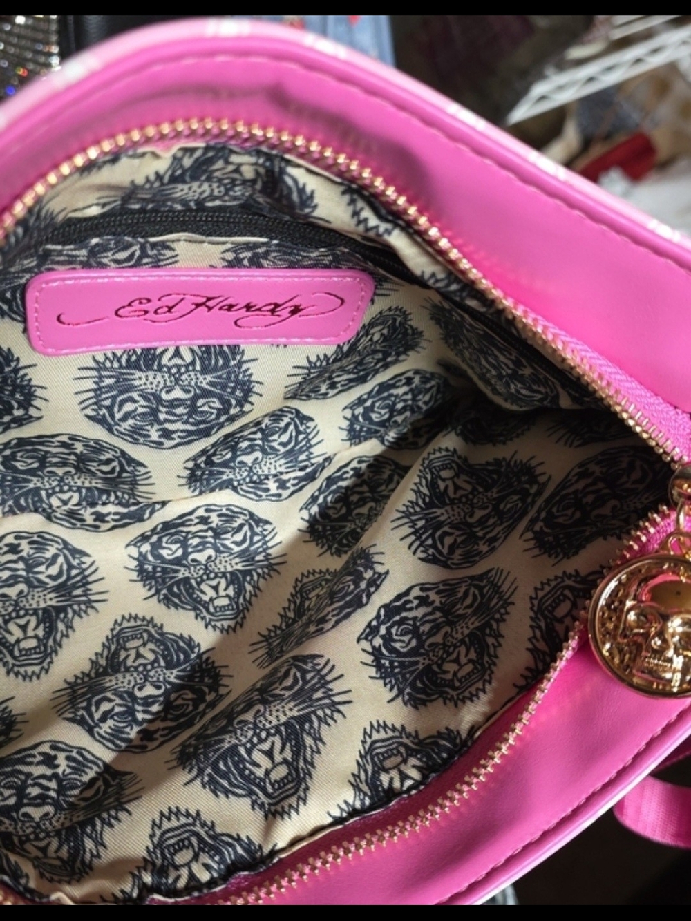 Ed Hardy Pink Graphic Shoulder Bag with Gold Chain - Picture 4 of 4